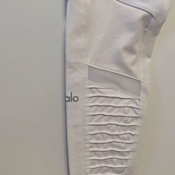Alo Yoga white Moto leggings - Picture 6 of 6